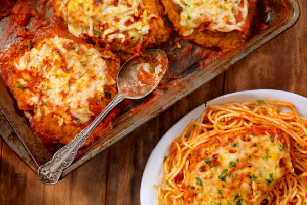 Family spaghetti with chicken parmesan 